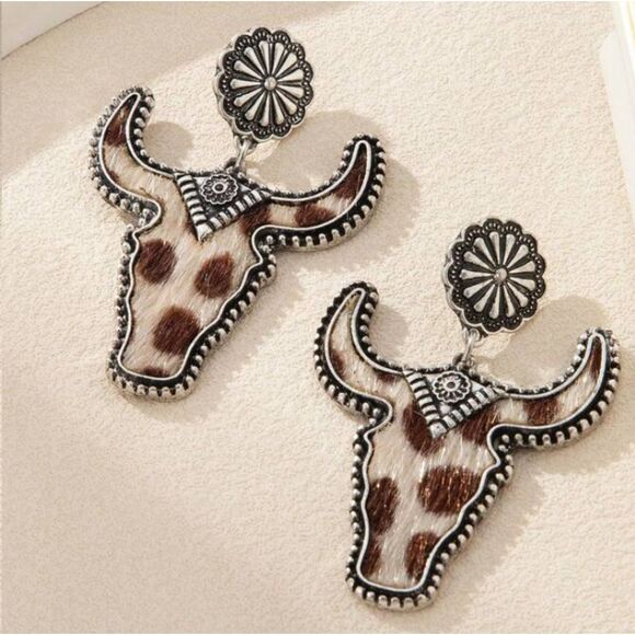 New Retro Cow Head Shaped Leopard Print Leather Earring - Picture 5 of 6
